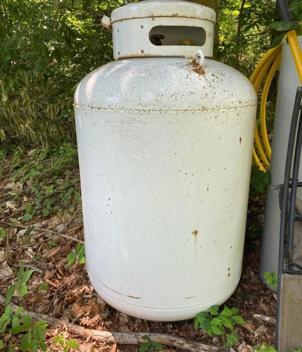 Used 120 Vertical Propane Tanks